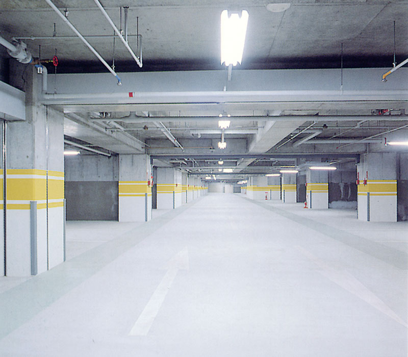 地下駐車場の内部